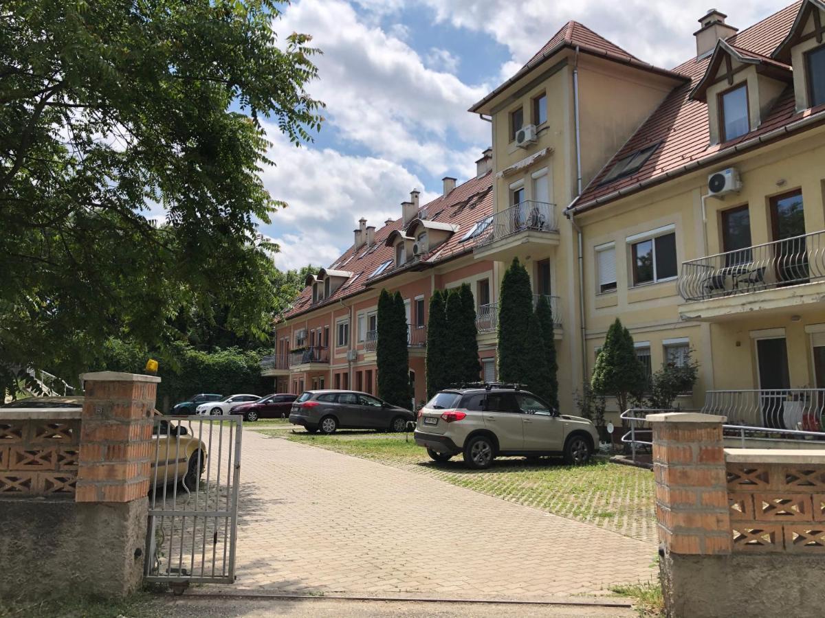 Capri Apartman Eger Eksteriør billede