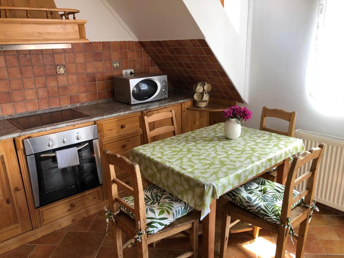Capri Apartman Eger Eksteriør billede